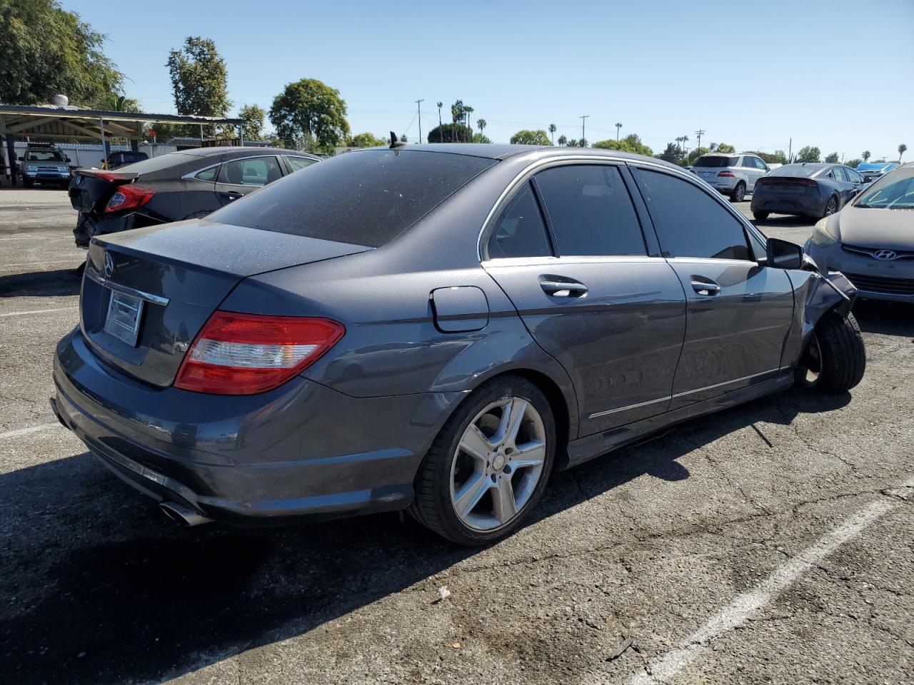 2011 Mercedes-Benz C 300 - Фото 3