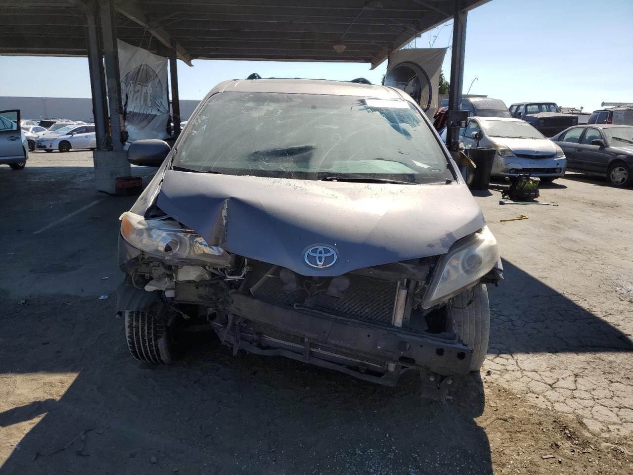 2016 Toyota Sienna Xle - Фото 5