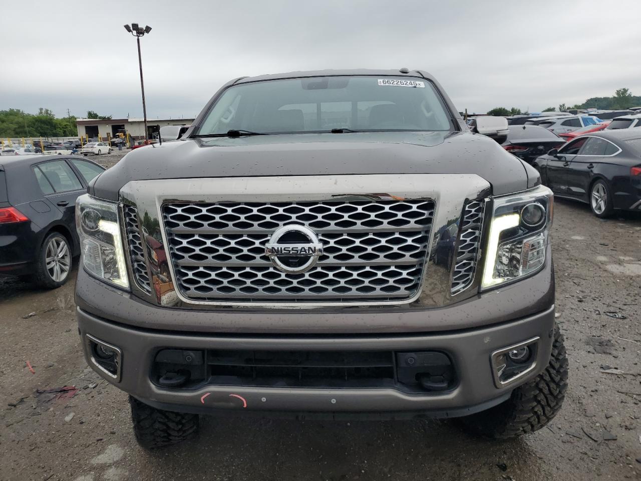 2018 Nissan Titan Sv - Image 5