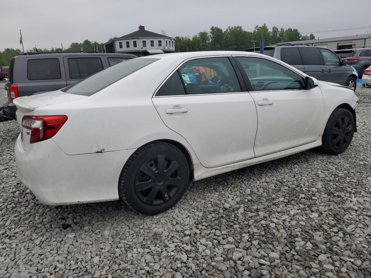 2012 Toyota Camry Base - Фото 3