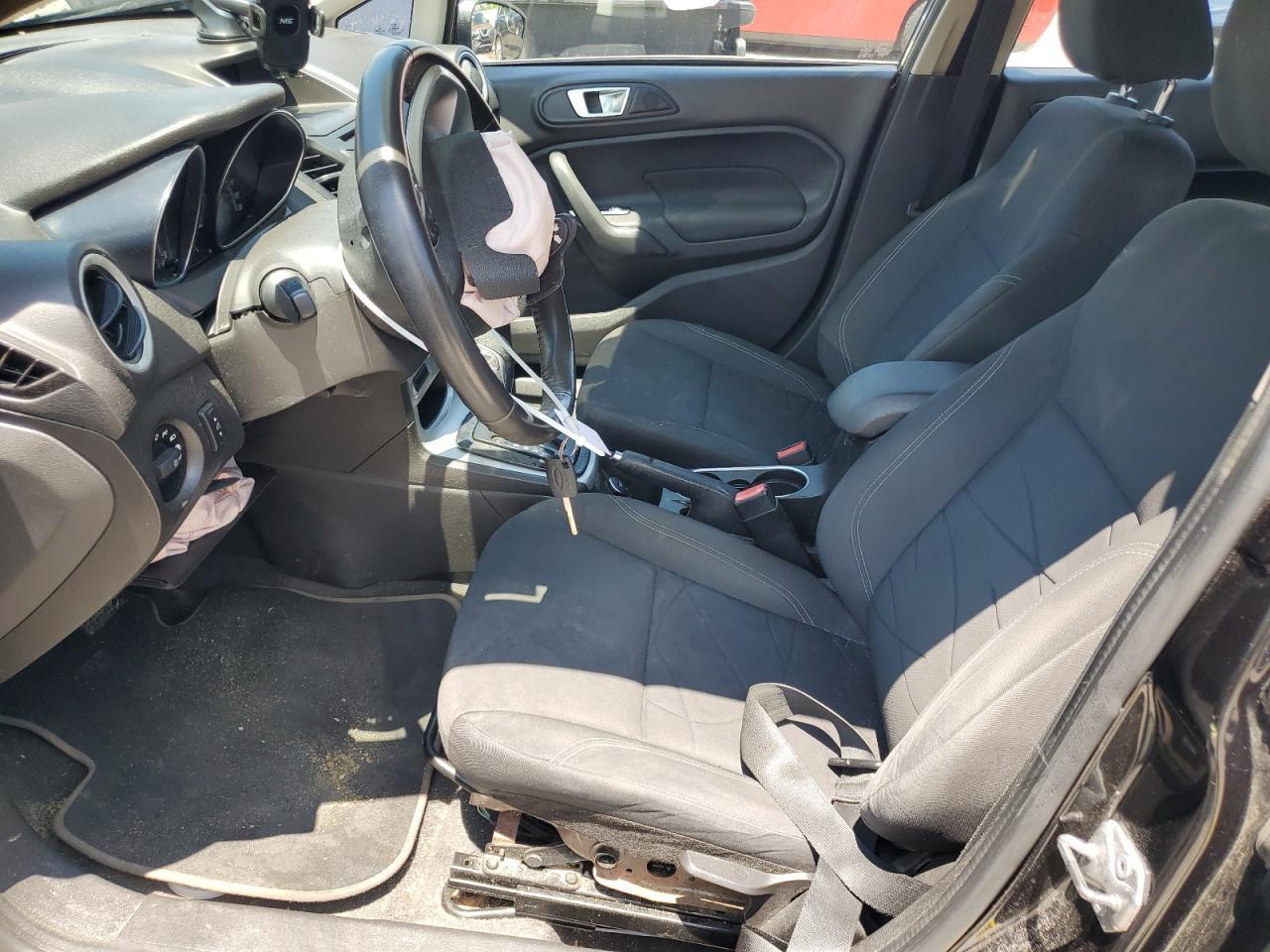 2015 Ford Fiesta Se - Фото 7