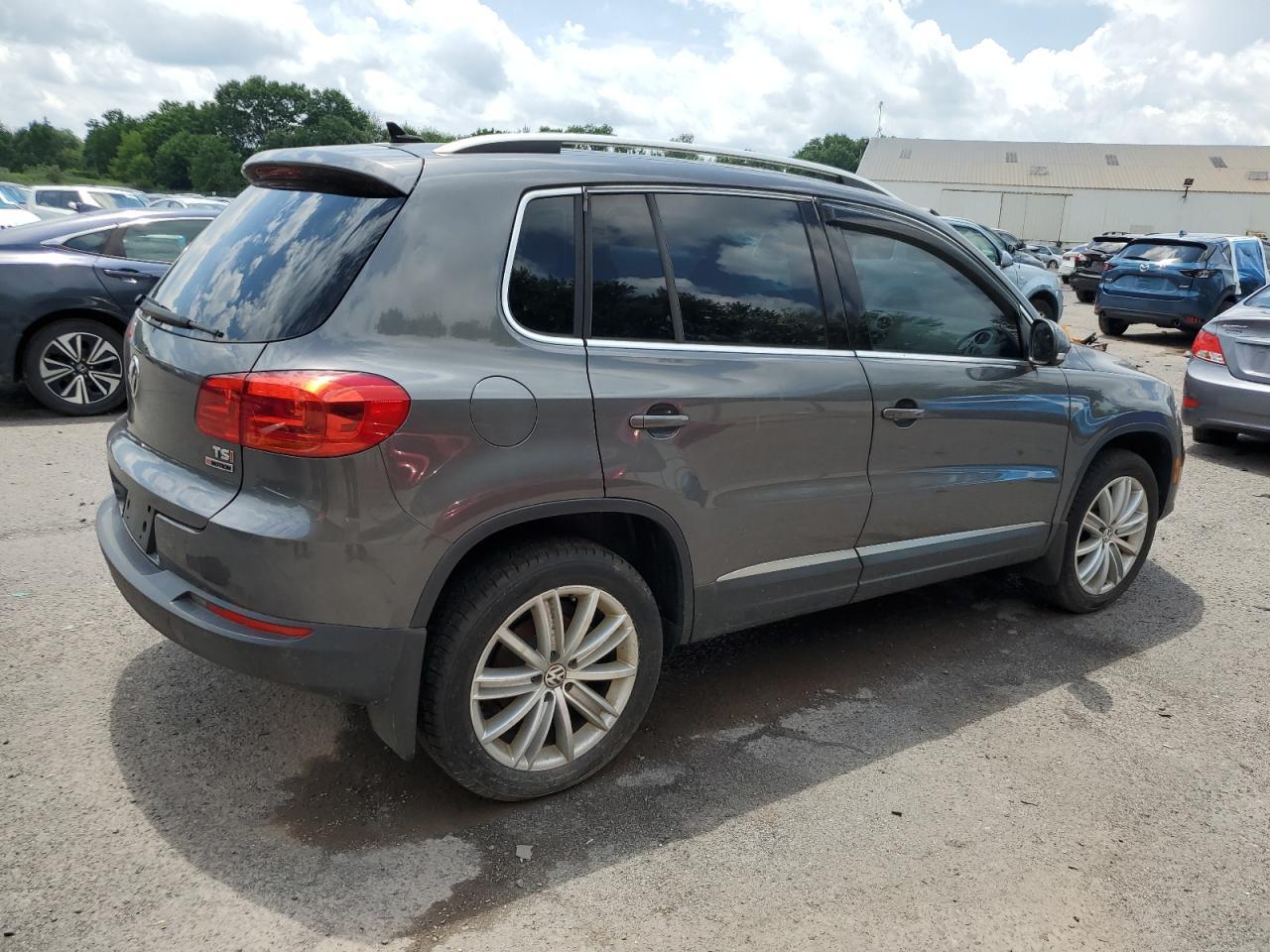 2016 Volkswagen Tiguan S - Фото 3