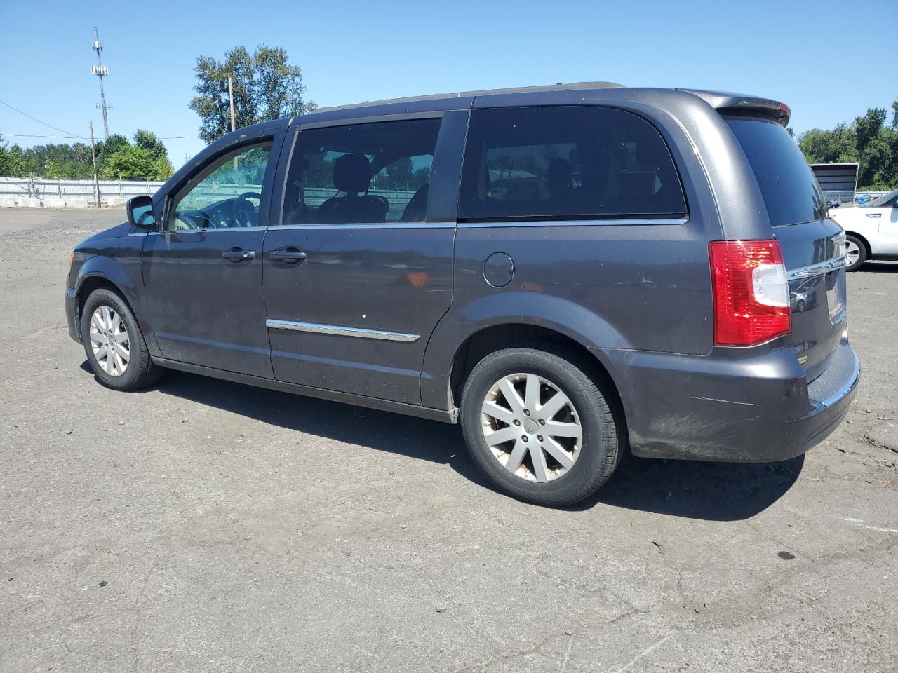 2015 Chrysler Town & Country Touring Touring - Image 2