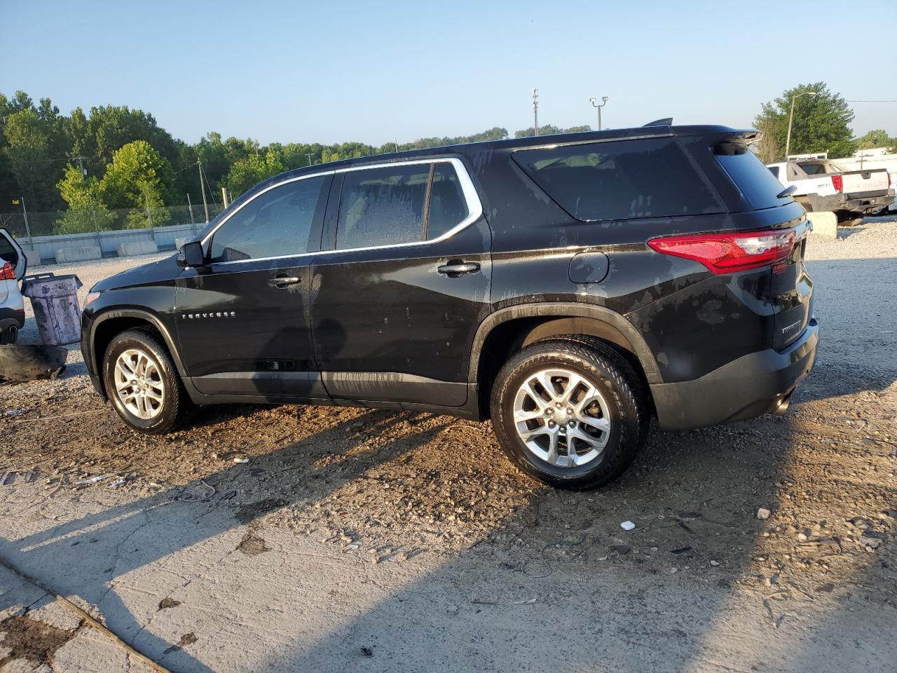 2019 Chevrolet Traverse Ls - Фото 2