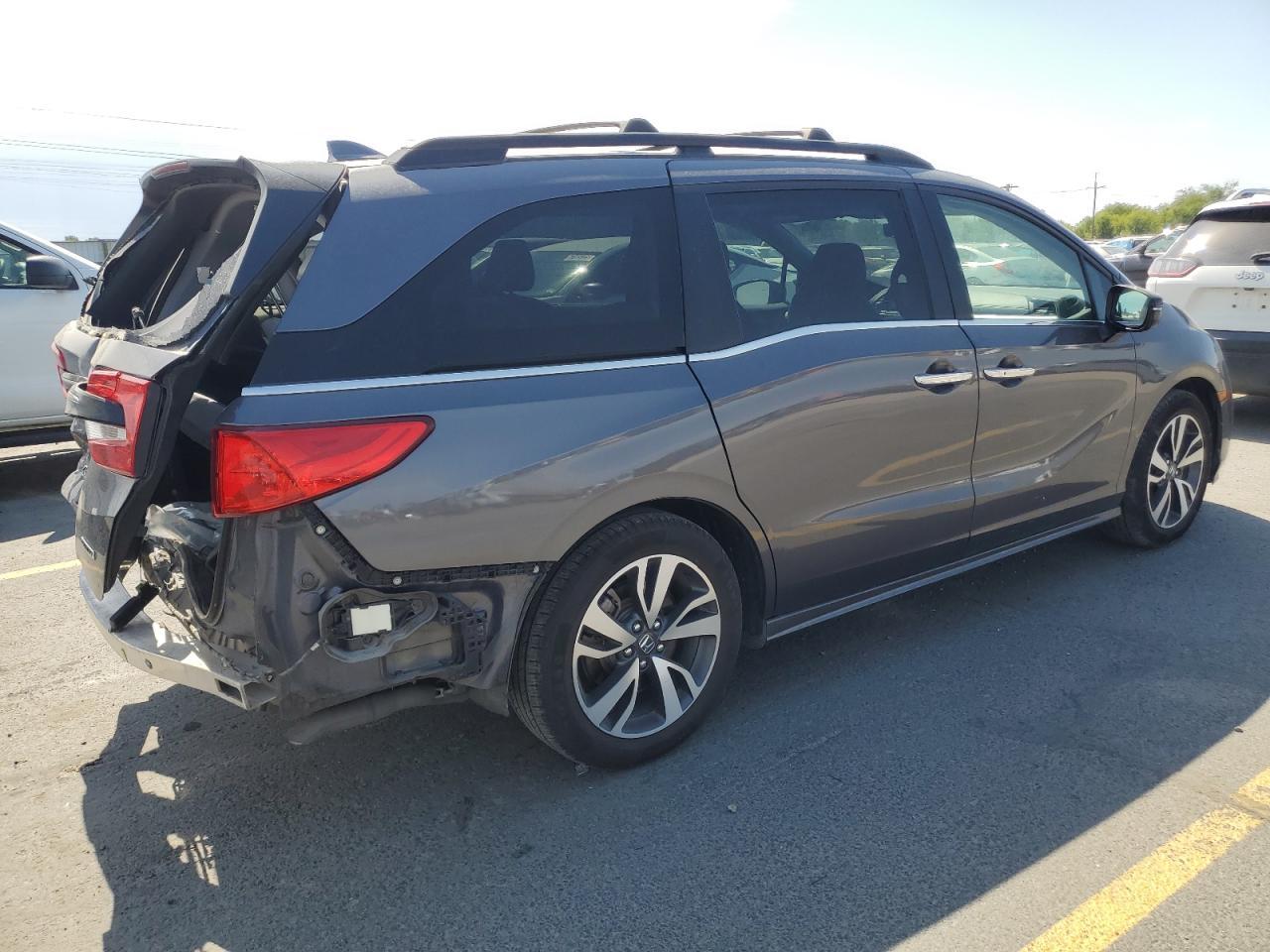 2022 Honda Odyssey Touring - Фото 3