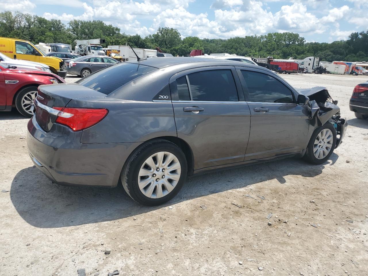 2014 Chrysler 200 Lx - Image 3