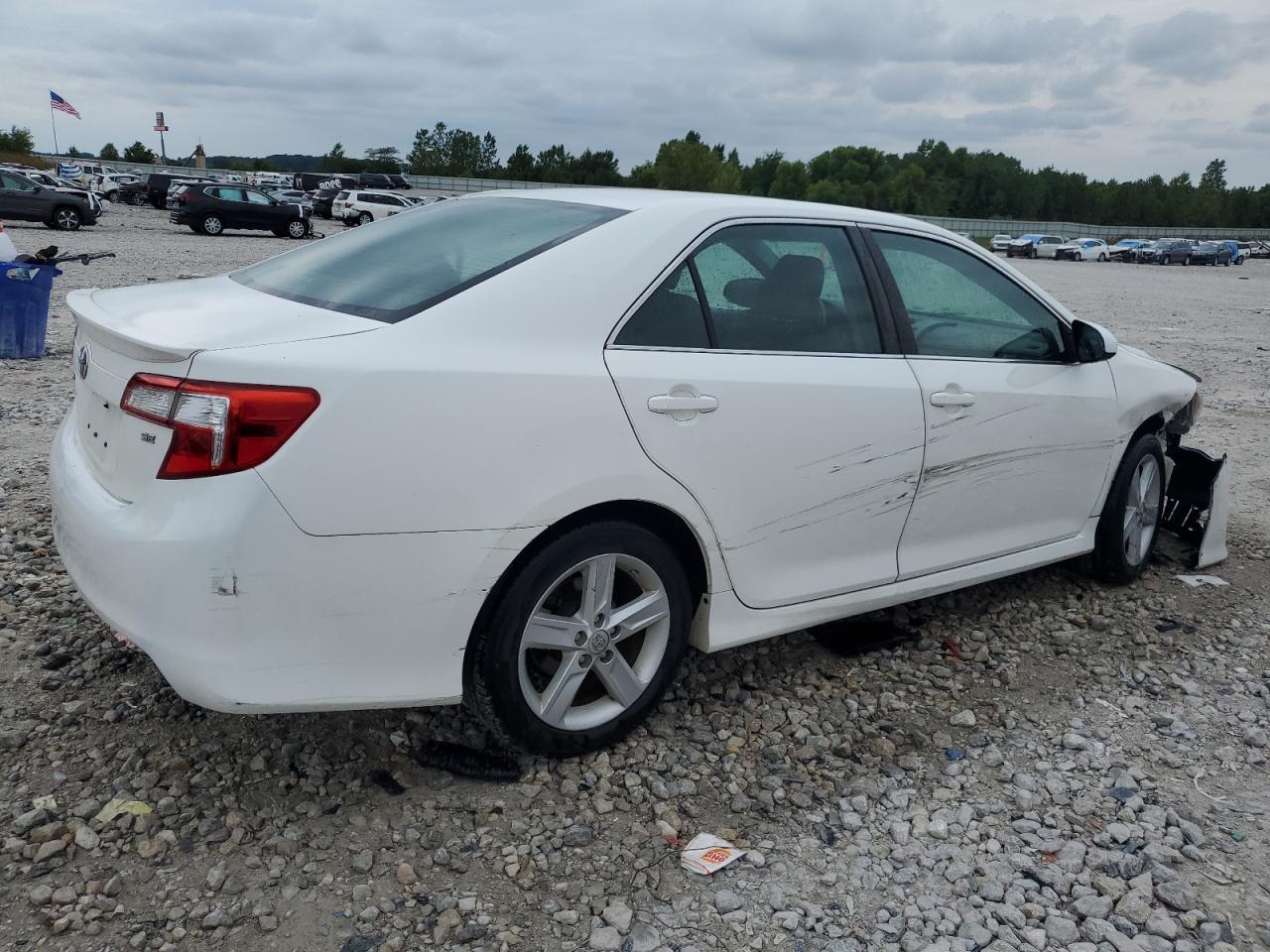 2014 Toyota Camry L - Image 3