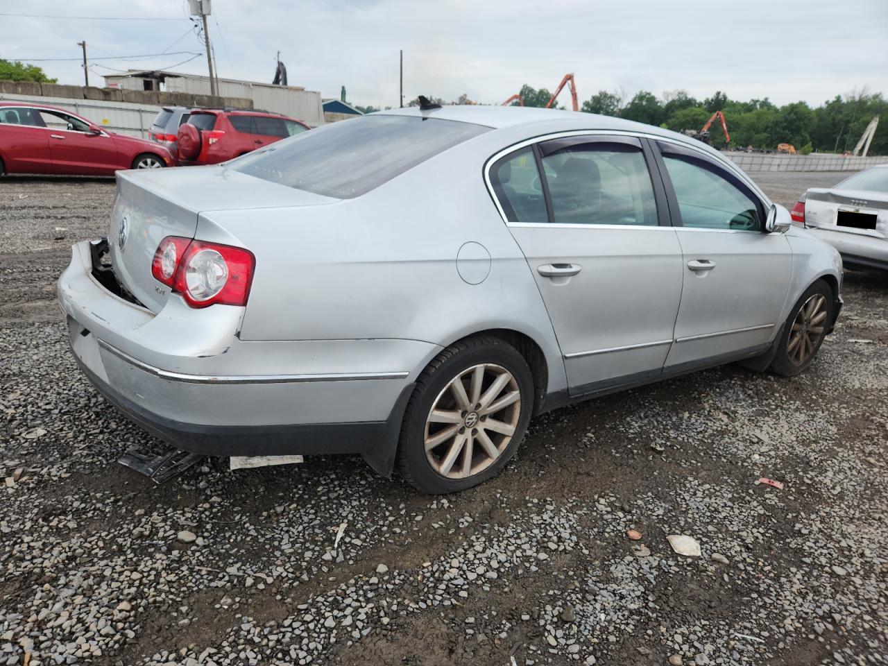 2010 Volkswagen Passat Komfort - Image 3