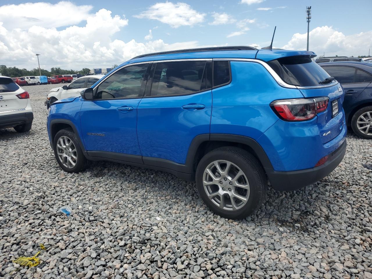2022 Jeep Compass Latitude Lux - Фото 2
