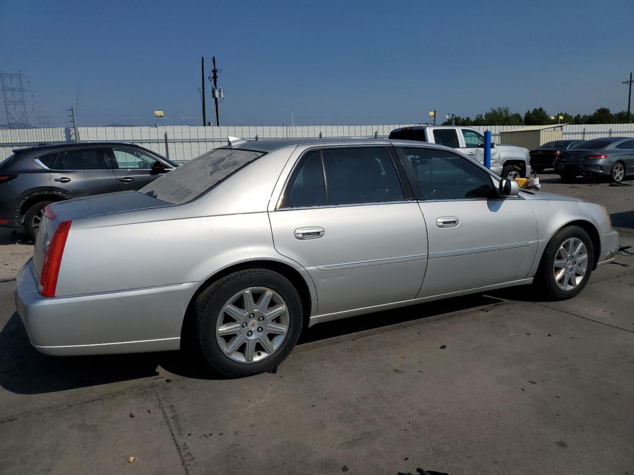 2008 Cadillac Dts - Image 3