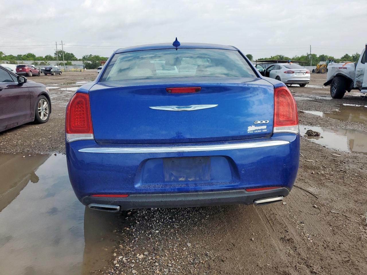 2018 Chrysler 300 Limited - Image 6