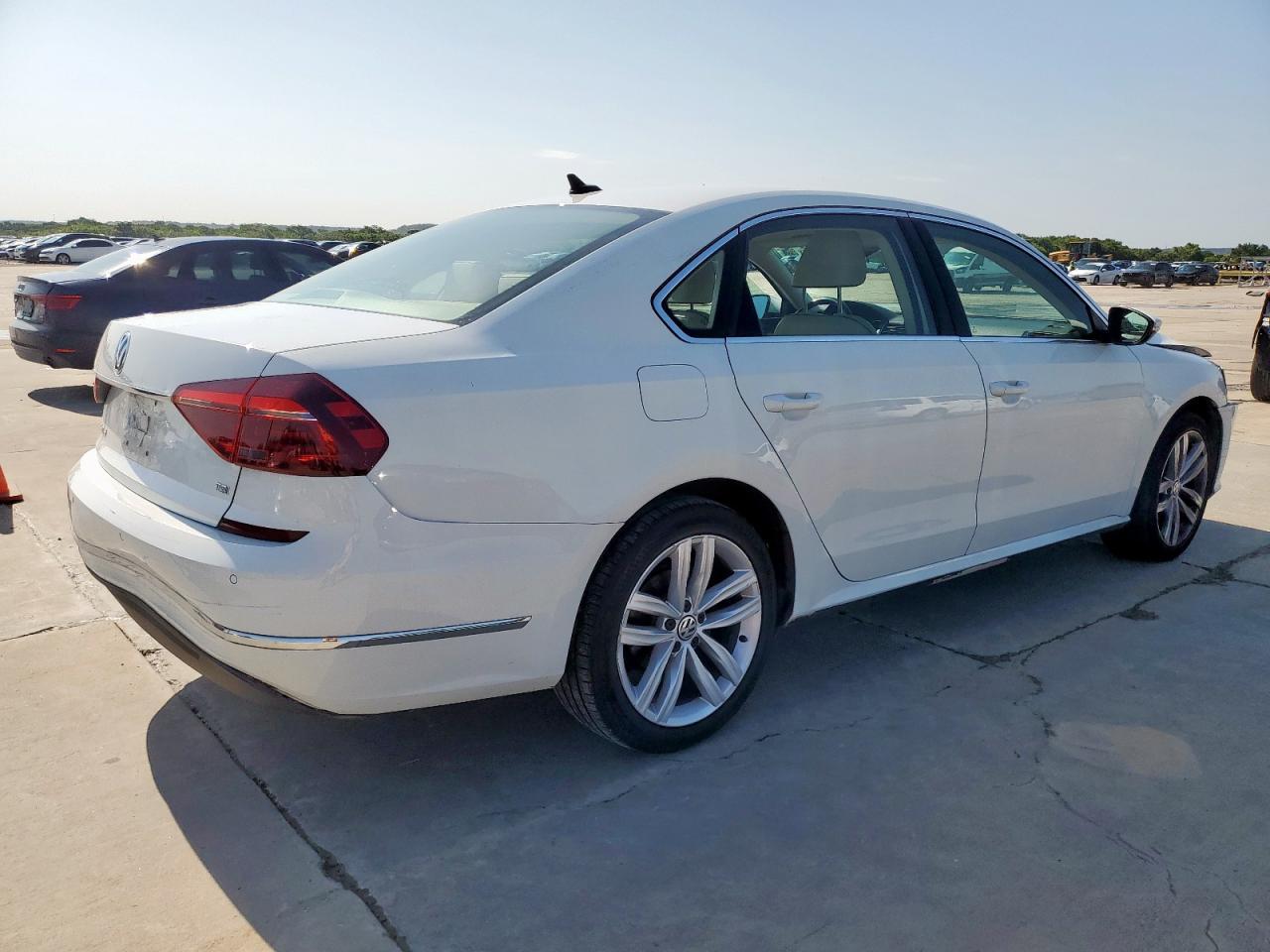 2018 Volkswagen Passat Se - Фото 3