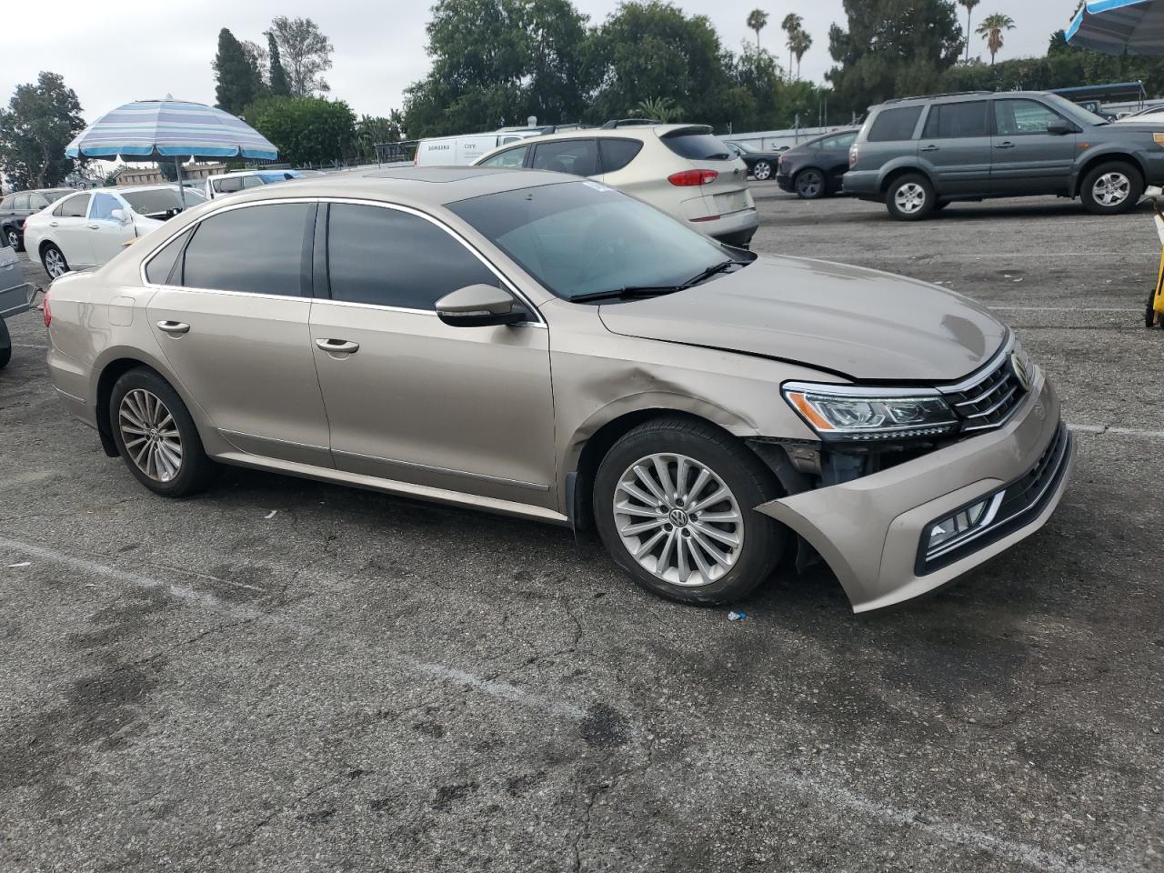 2016 Volkswagen Passat Se - Фото 4