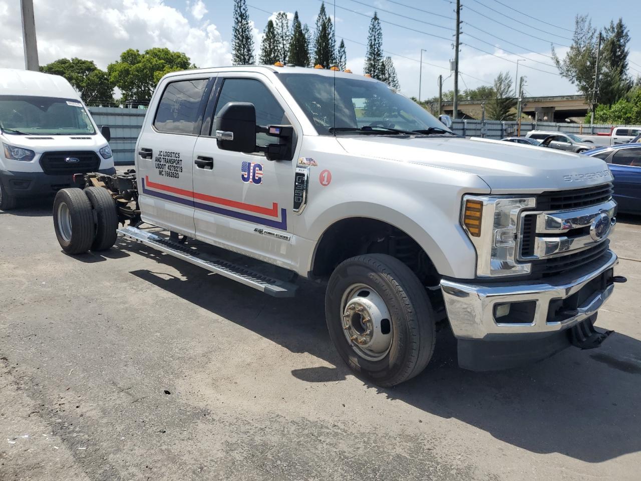 2019 Ford F350 Super Duty - Фото 4
