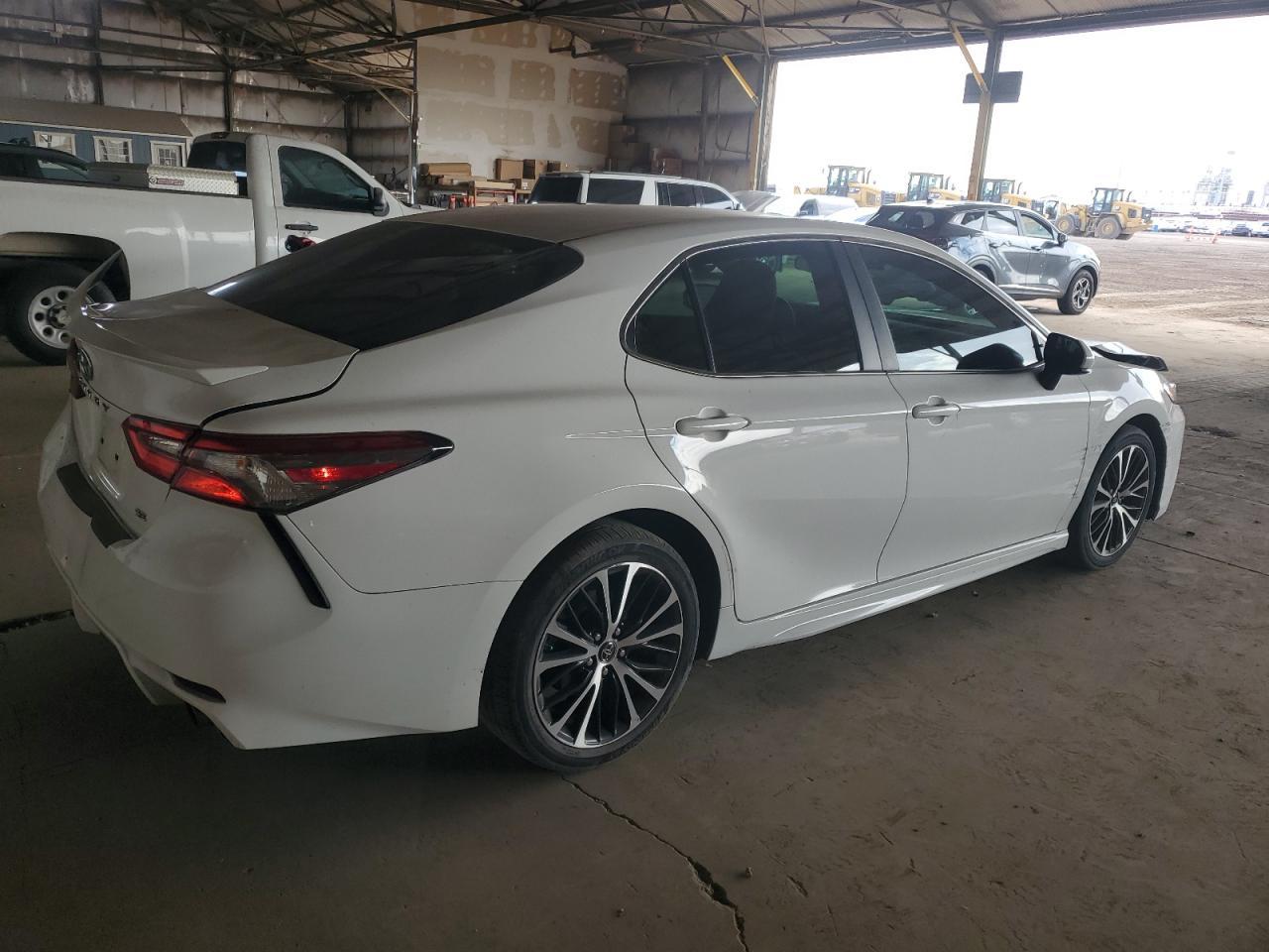 2018 Toyota Camry L - Фото 3