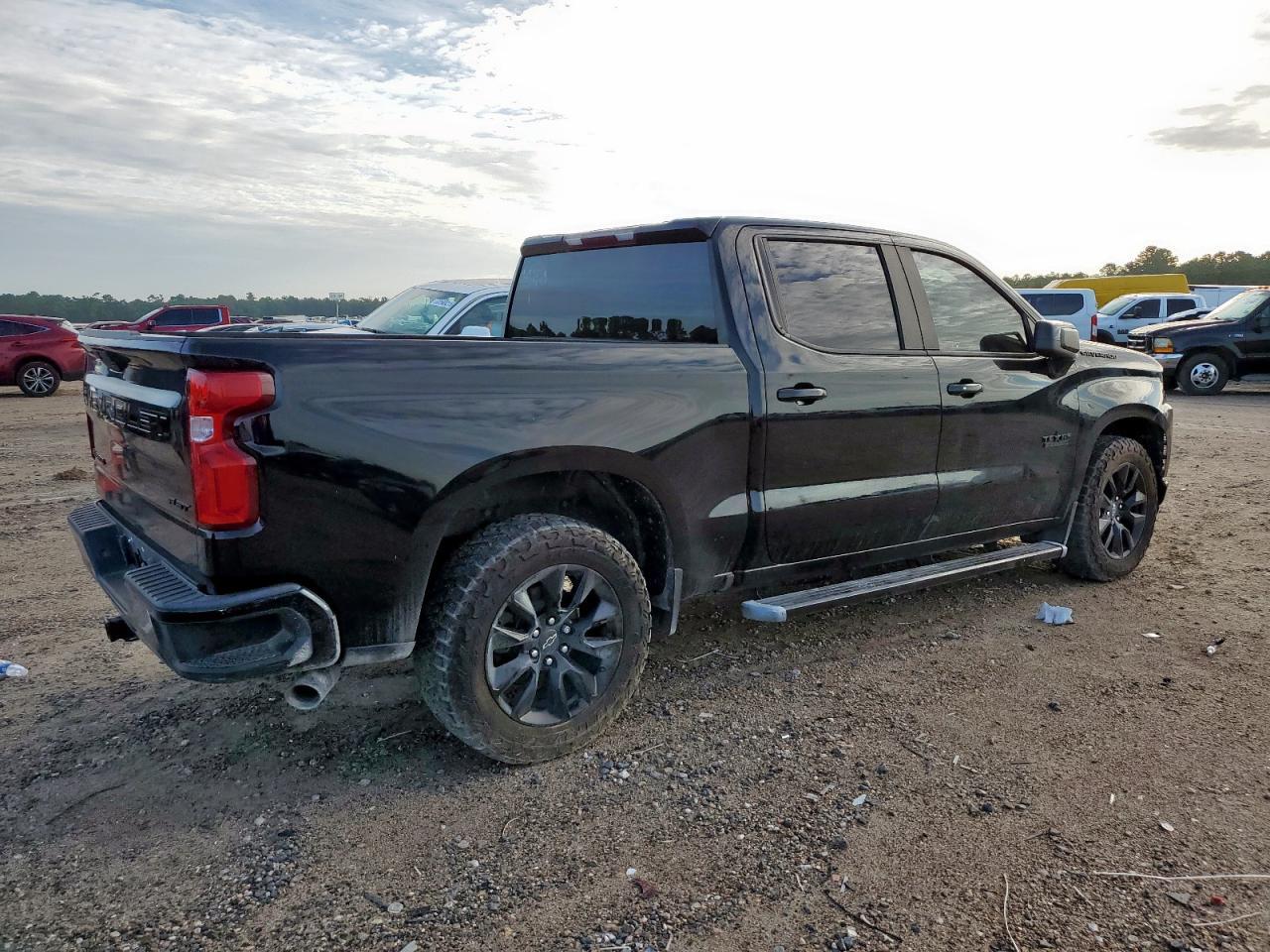 2021 Chevrolet Silverado C1500 Rst - Image 3