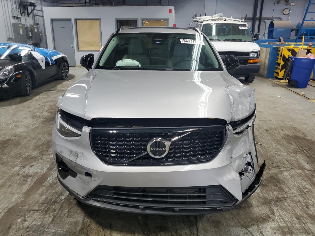 2024 Volvo Xc40 Plus - Фото 5