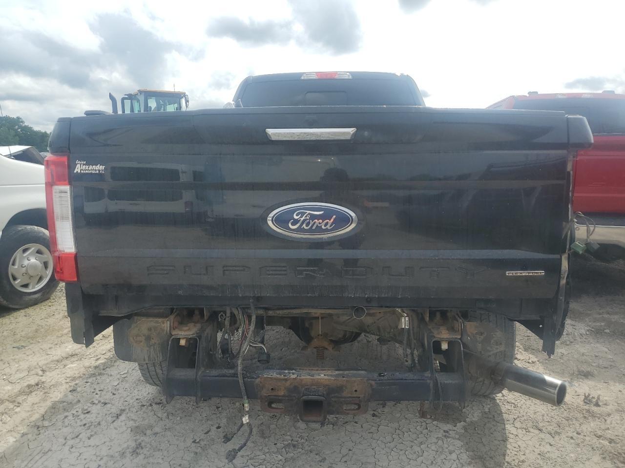 2017 Ford F350 Super Duty - Фото 6