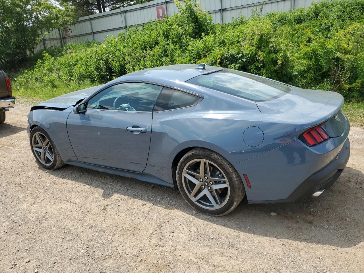 2025 Ford Mustang - Фото 2
