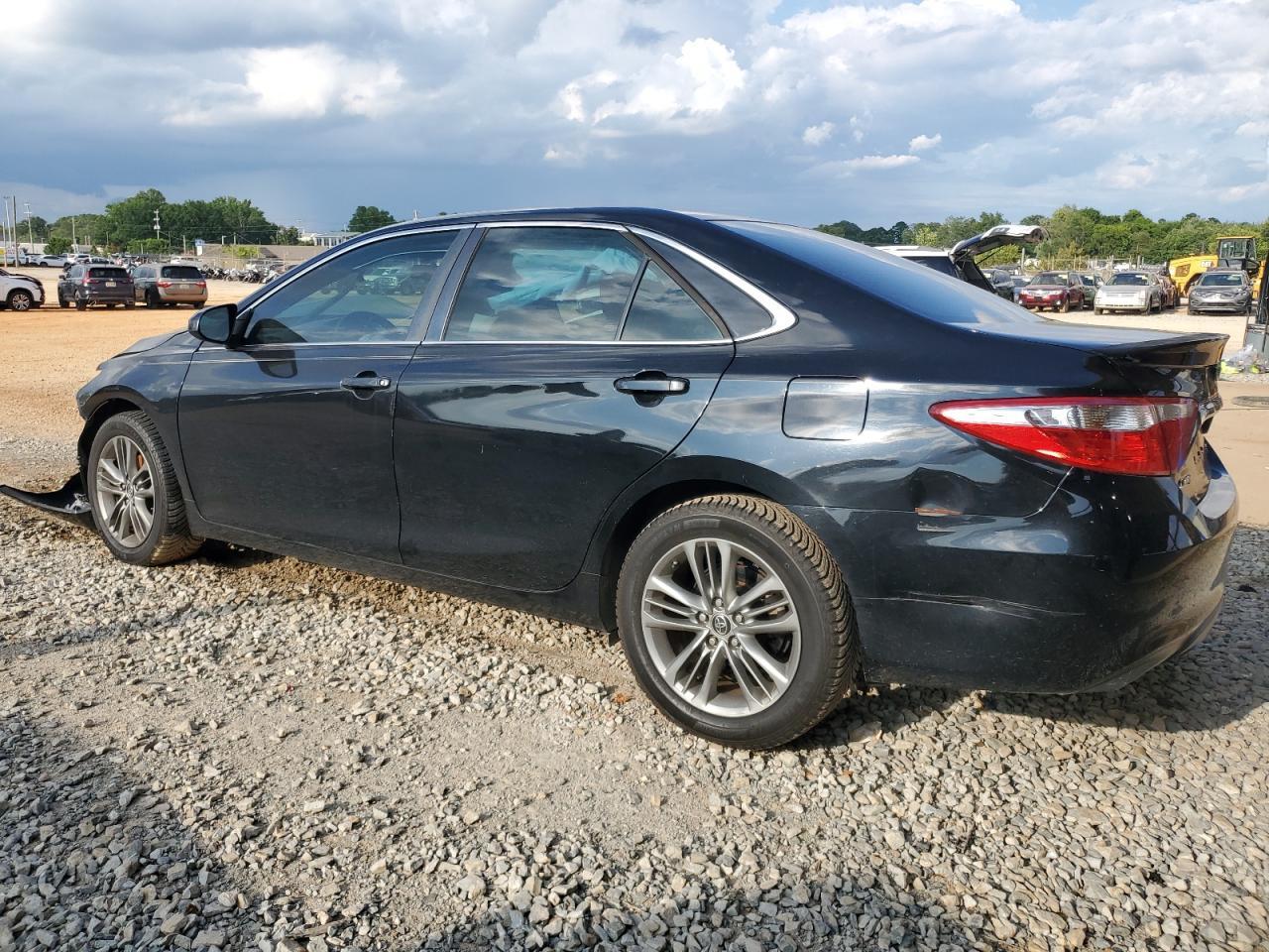 2015 Toyota Camry Le - Фото 2