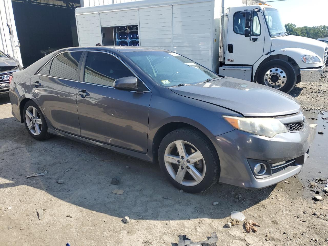 2014 Toyota Camry L - Фото 4