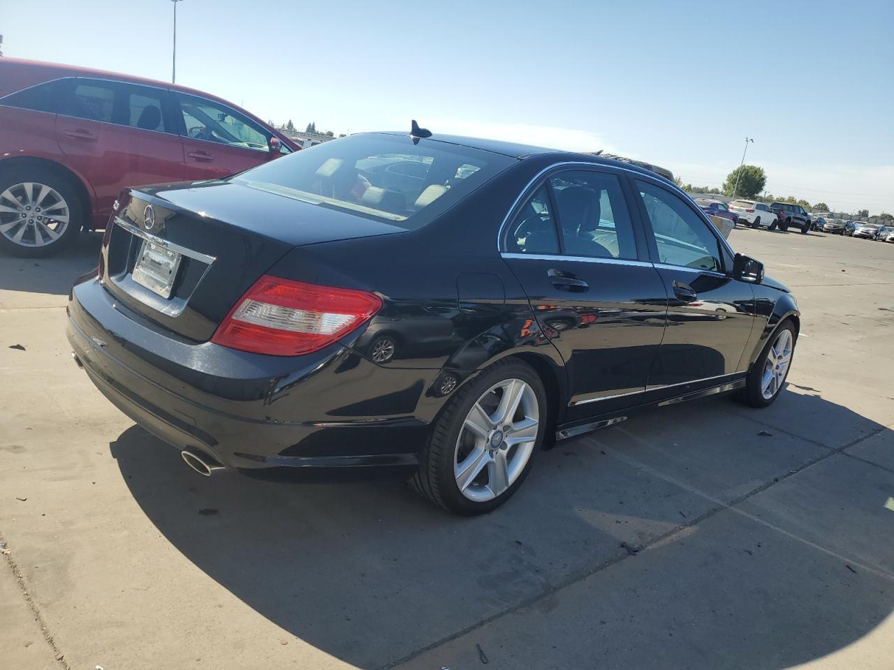 2011 Mercedes-Benz C 300 - Фото 3