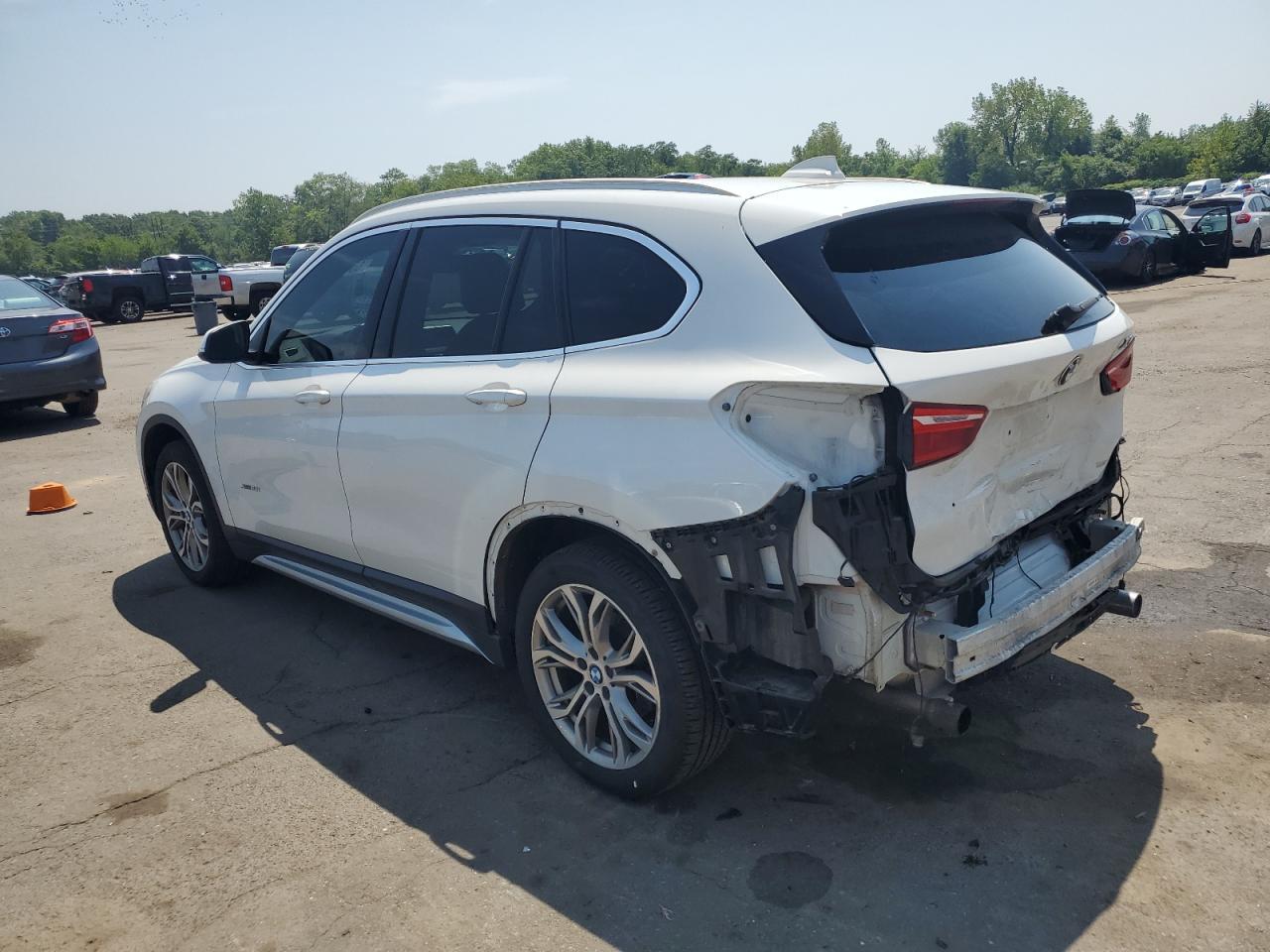 2017 BMW X1 xDrive28I - Фото 2