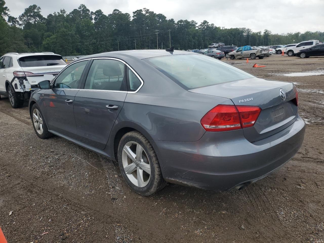 2014 Volkswagen Passat S - Фото 2
