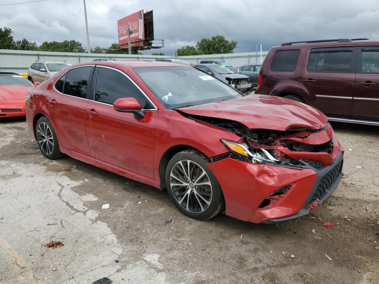 2020 Toyota Camry Se - Фото 4