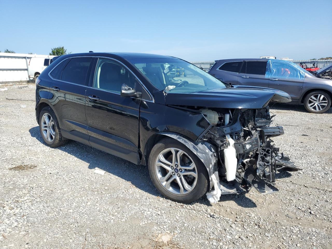 2016 Ford Edge Titanium - Image 4
