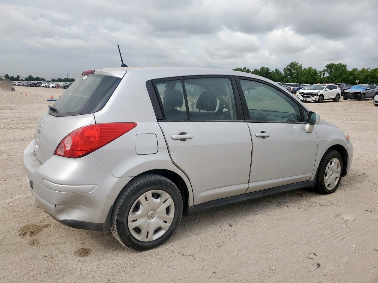 2010 Nissan Versa - Фото 3