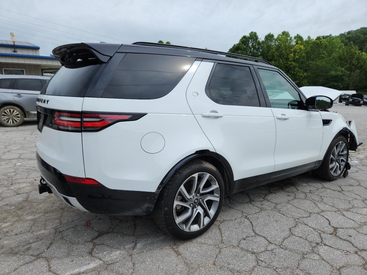 2020 Land Rover Discovery Landmark - Image 3