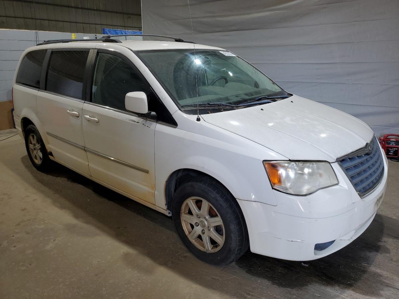 2010 Chrysler Town & Country Touring - Фото 4