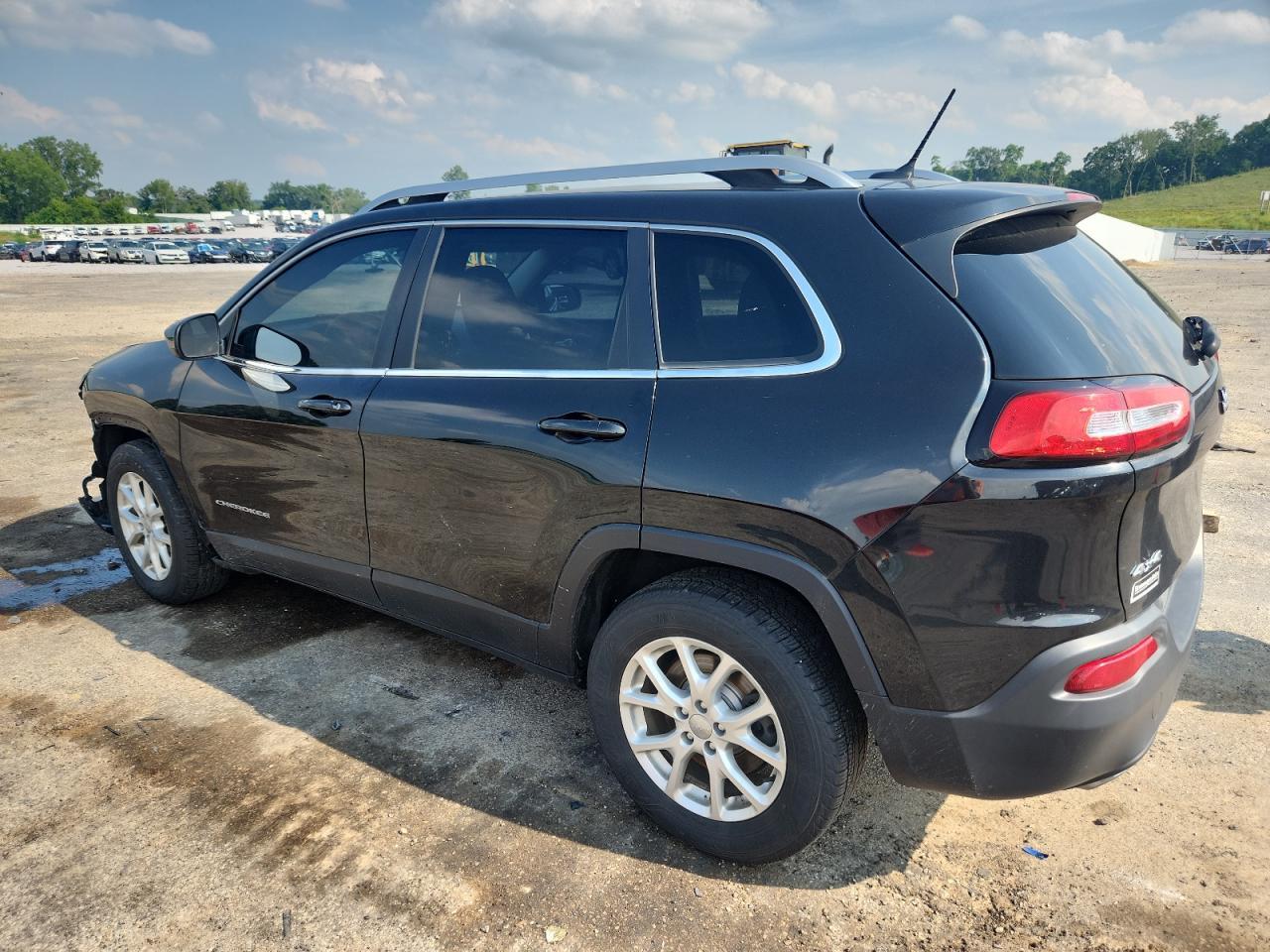 2015 Jeep Cherokee Latitude - Image 2