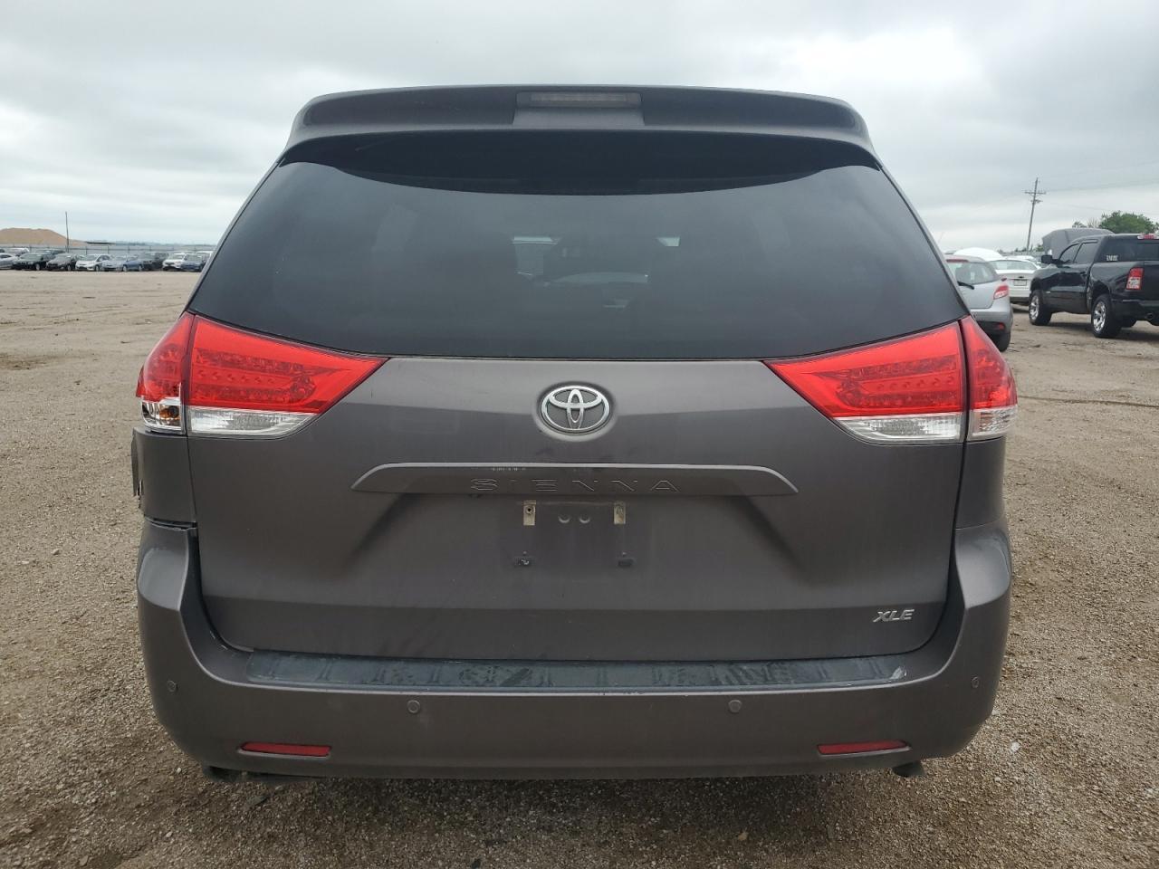 2013 Toyota Sienna Xle - Фото 6