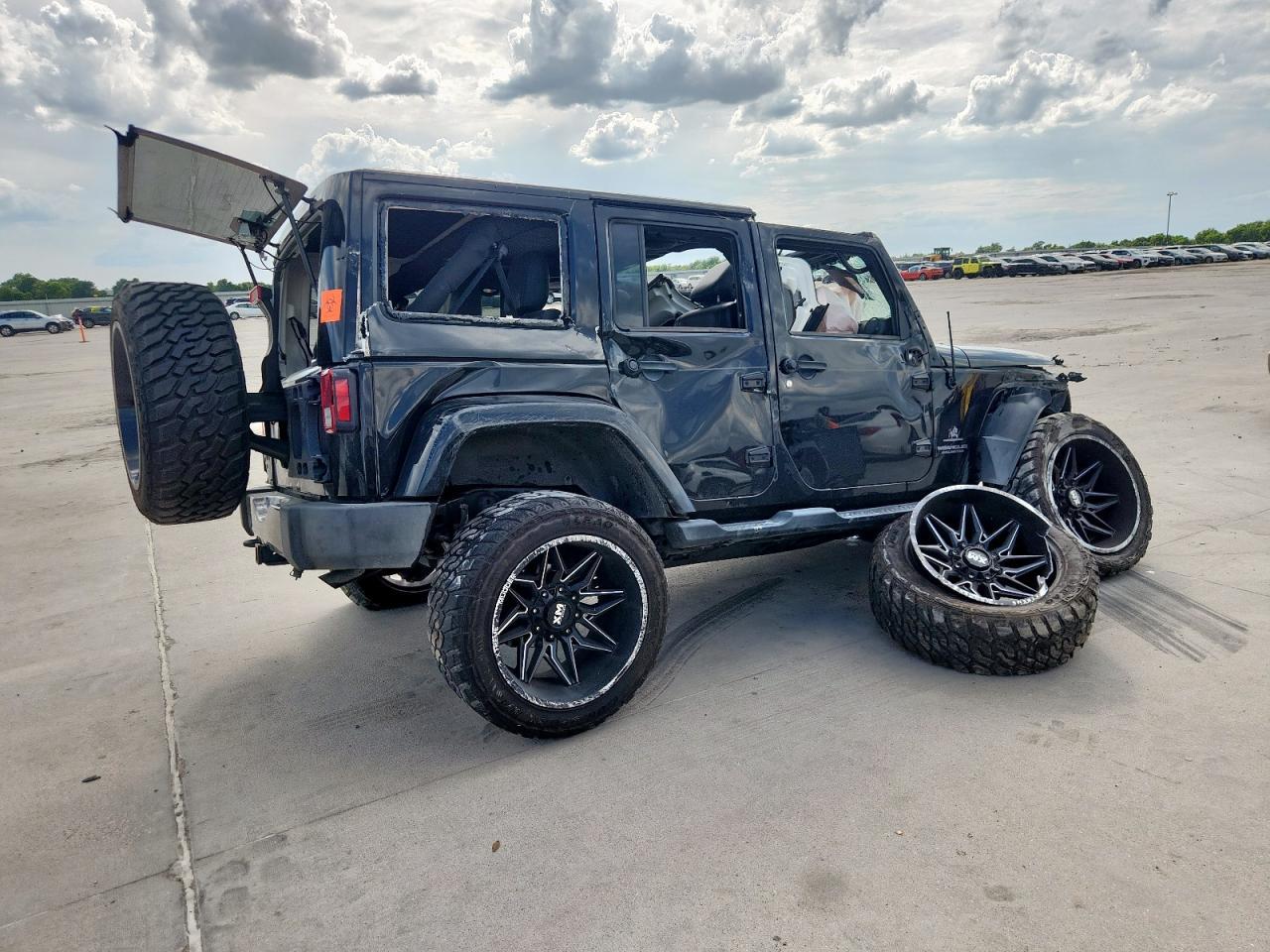2012 Jeep Wrangler Unlimited Sahara - Image 3