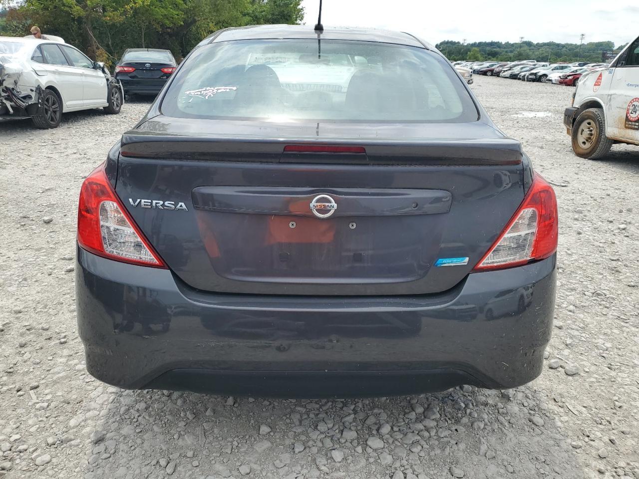 2015 Nissan Versa S - Фото 6