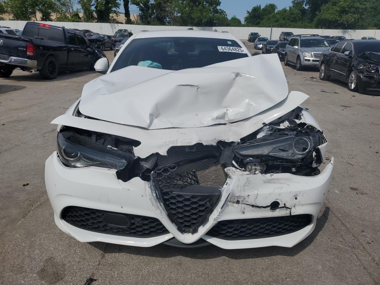 2022 Alfa Romeo Giulia - Фото 5