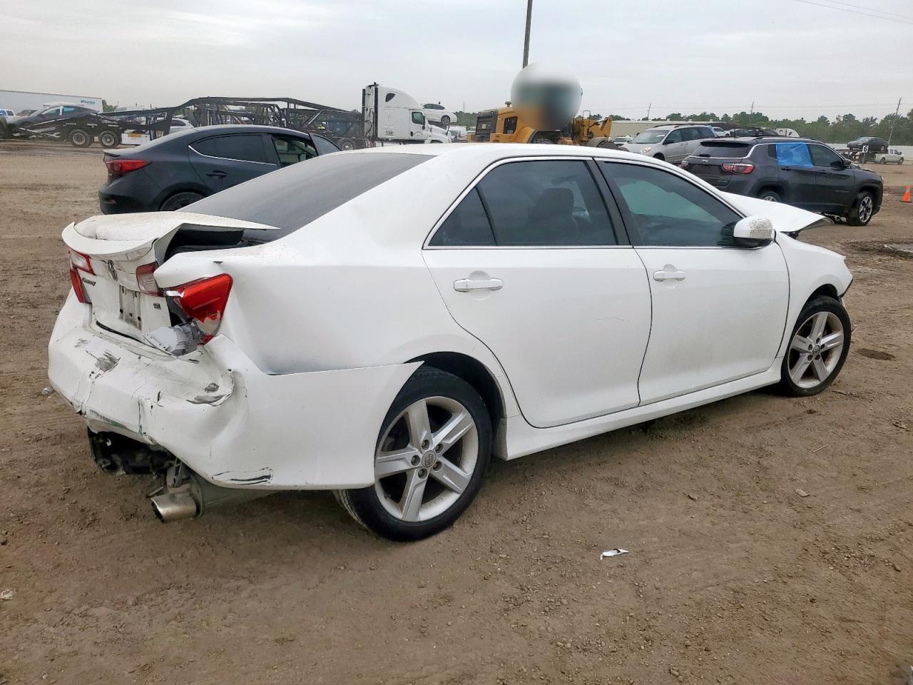 2014 Toyota Camry L - Image 3