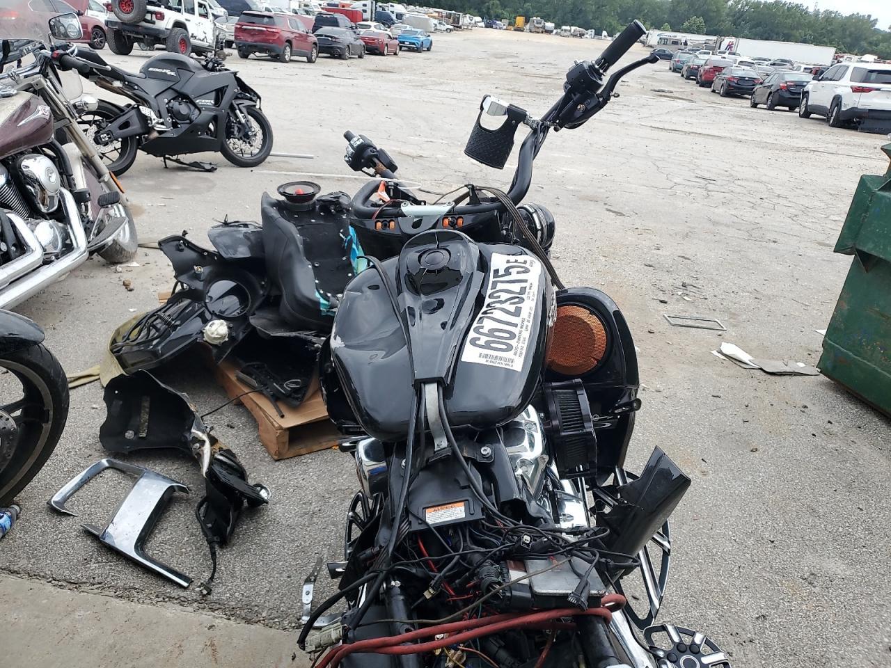 2017 Harley Davidson Flhx Street Glide - Image 6