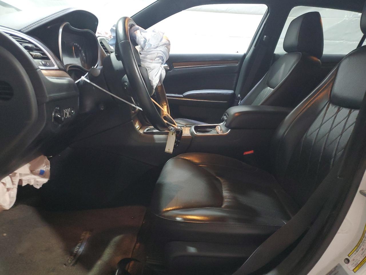 2017 Chrysler 300C Platinum - Image 7