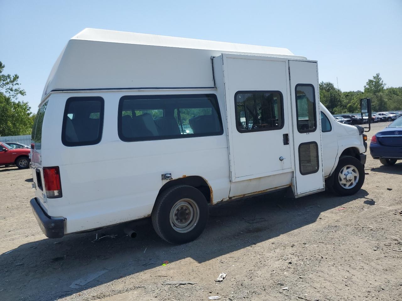2014 Ford Econoline - Shuttle Bus - Фото 3
