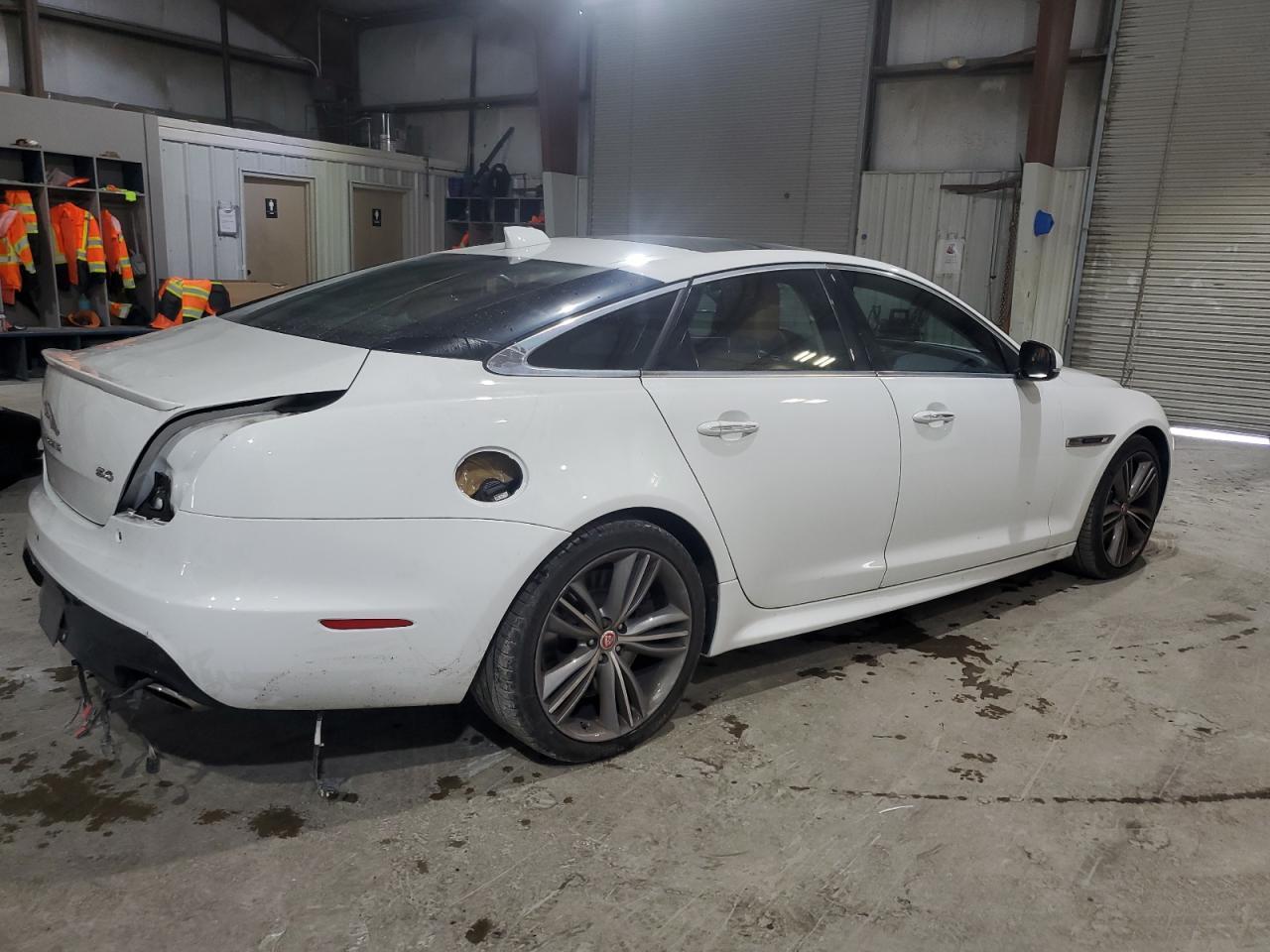 2016 Jaguar Xj Supercharged - Image 3