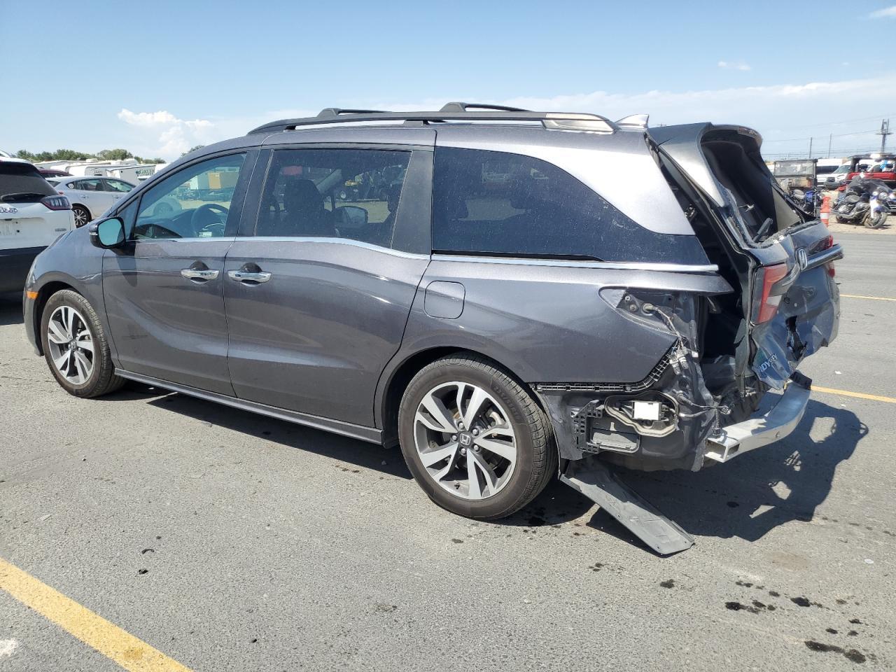 2022 Honda Odyssey Touring - Фото 2