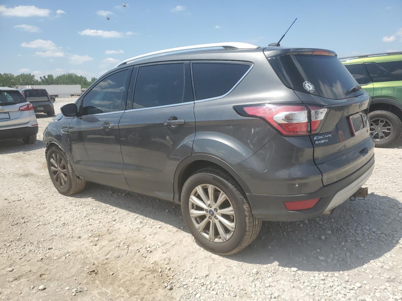 2017 Ford Escape Titanium - Фото 2