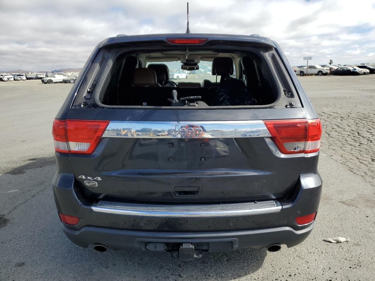 2013 Jeep Grand Cherokee Overland - Image 6