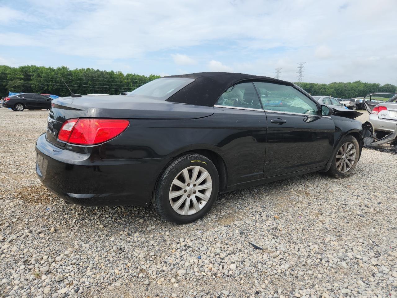 2010 Chrysler Sebring Touring - Image 3