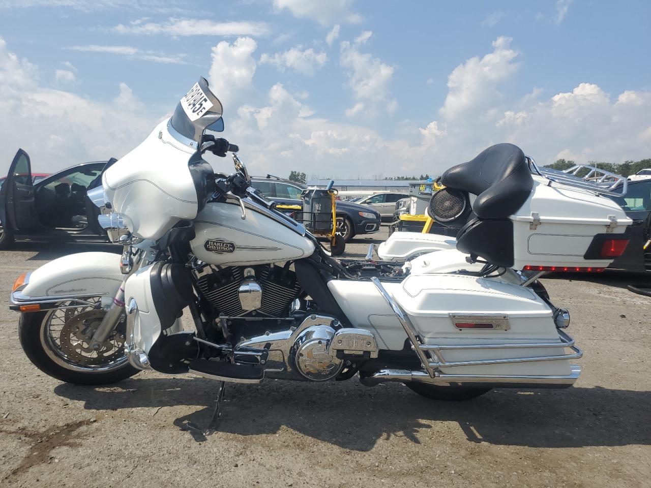2012 Harley-Davidson Flhtcu Ultra Classic Electra Glide - Image 3