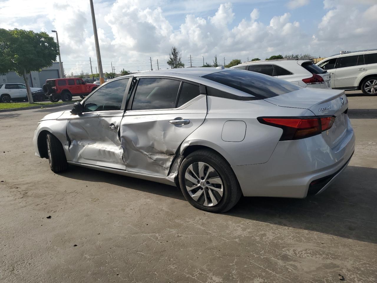 2020 Nissan Altima S - Image 2
