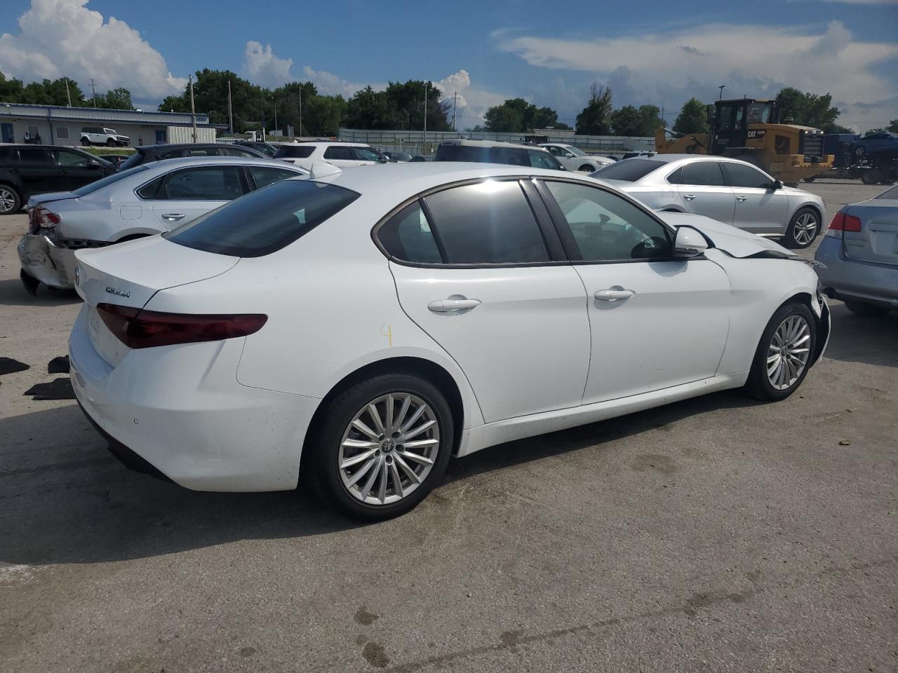 2022 Alfa Romeo Giulia - Фото 3